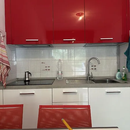 公寓 Cozy Flat With Balcony Near The In *
